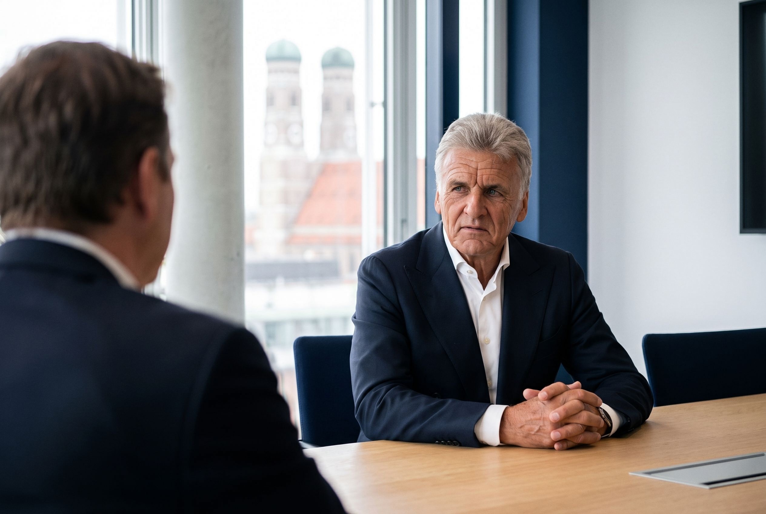 Dr. Volker Furch im Gespräch mit einem Mandanten